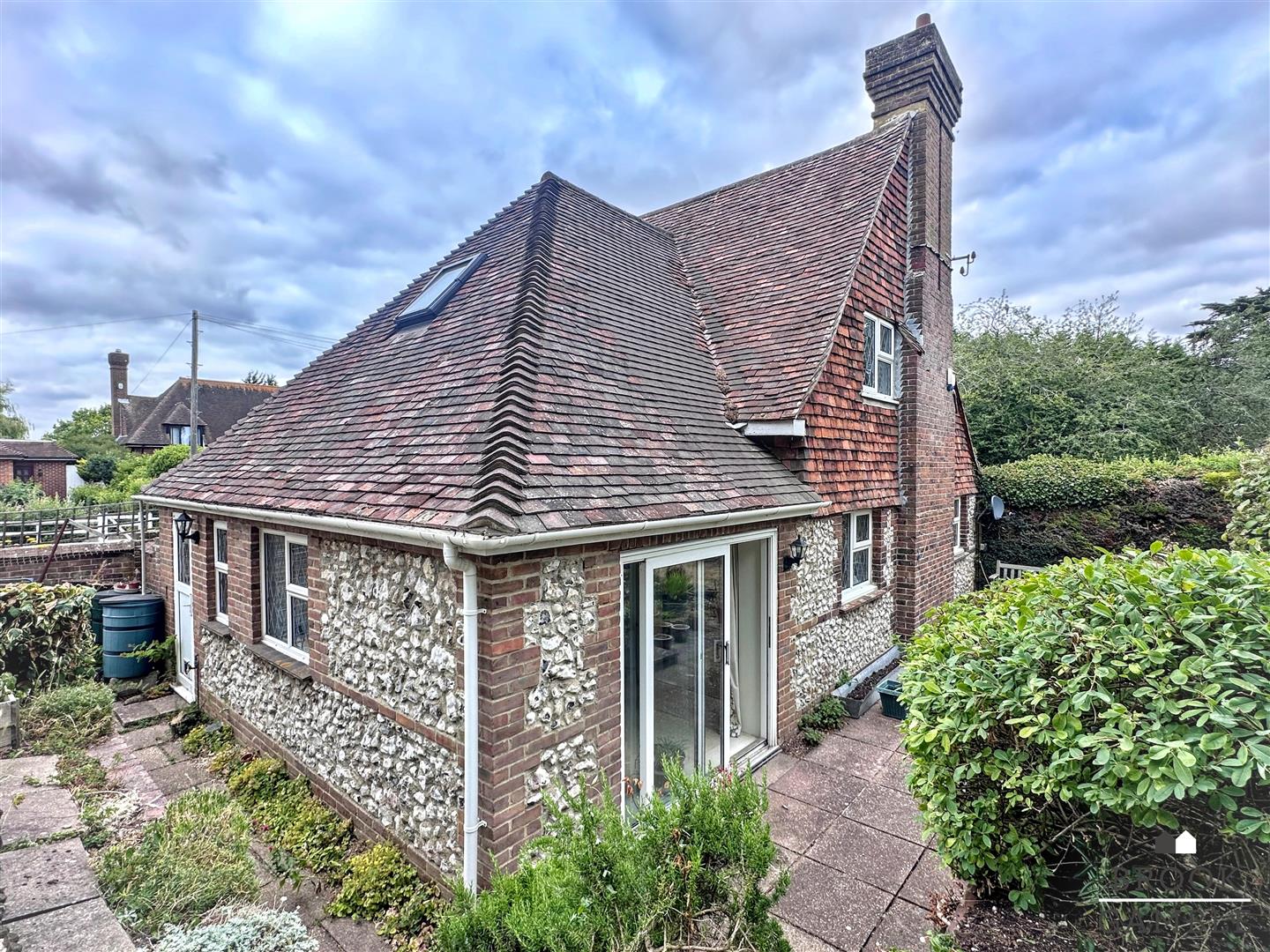 2 Bedroom House. Church Street in Eastbourne,  35